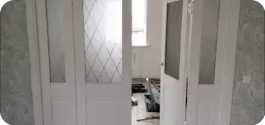 Установил распашные межкомнатные двери